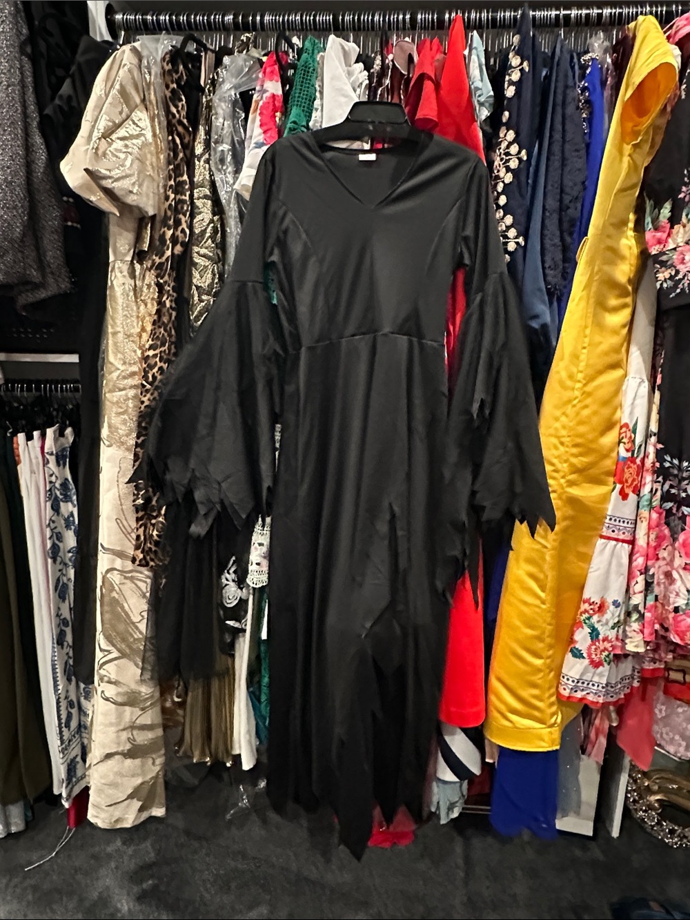 Spirit Black Long Sleeve V-Neck Women’s Costume Dress s/m dress up adult costume